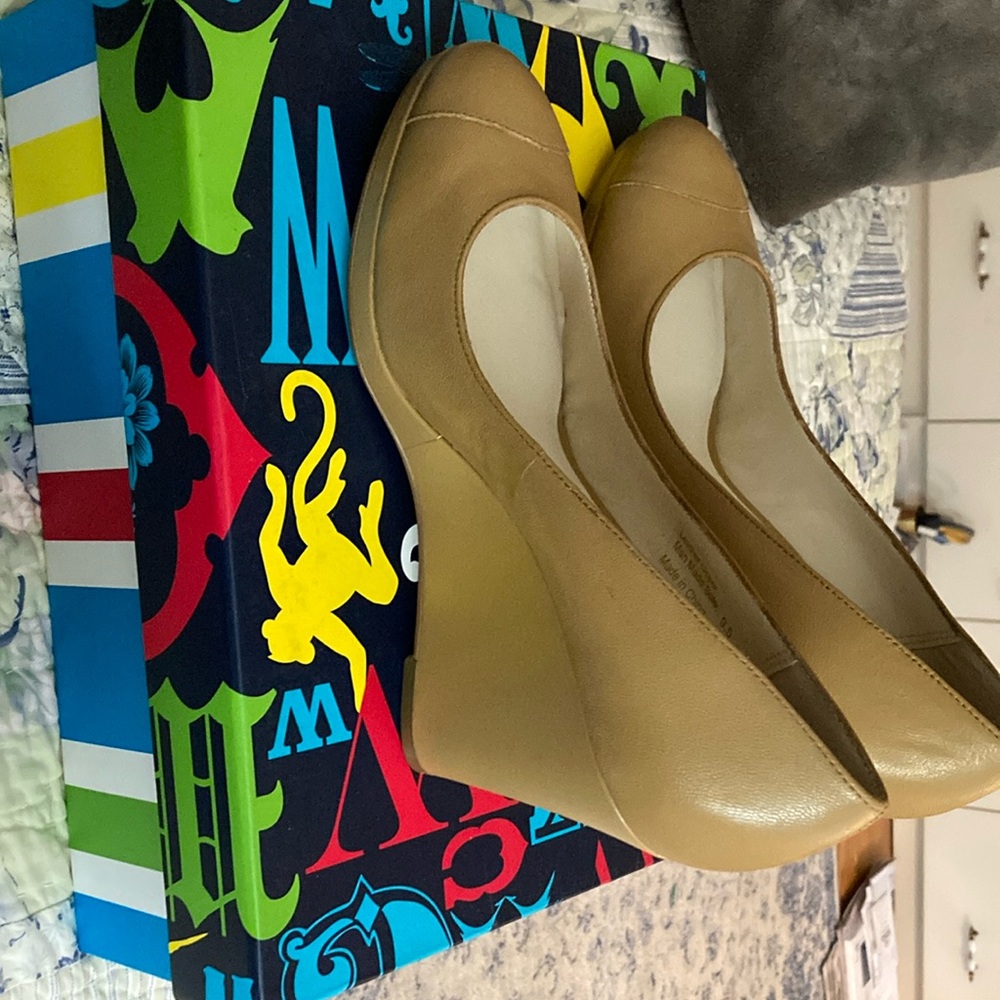 Women's Tan Wedge Shoes
